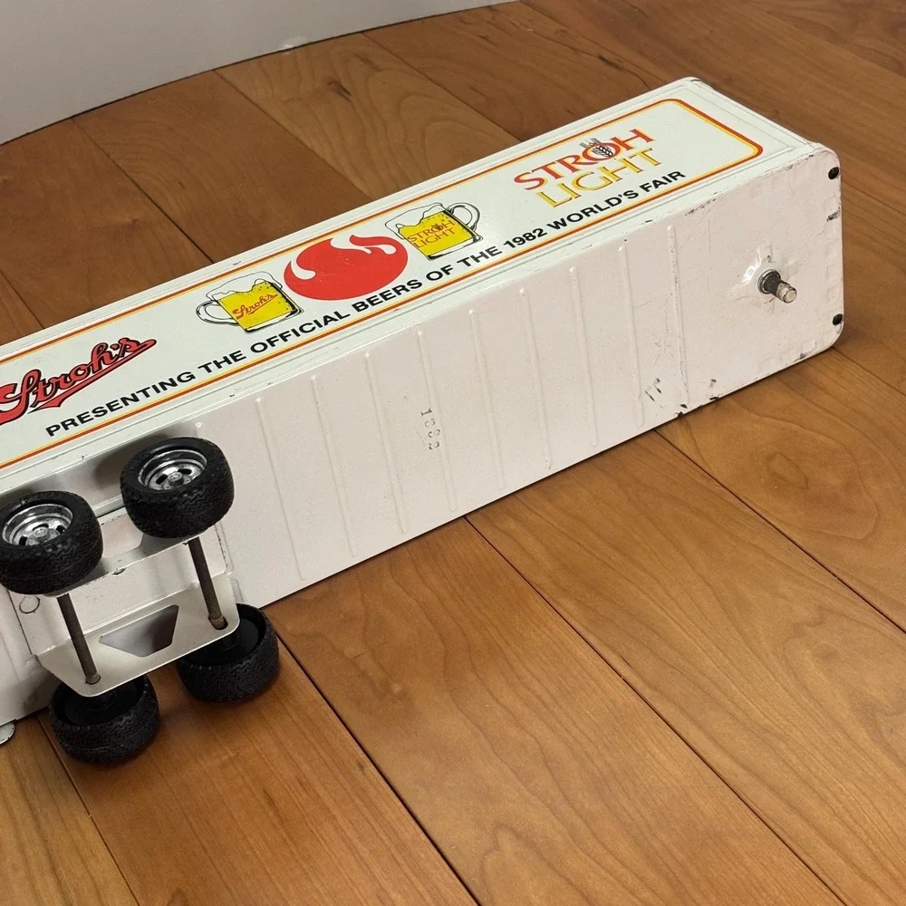 ERTL Stroh's / Stroh Light Beer Semi Truck – Broken Exhaust – 19